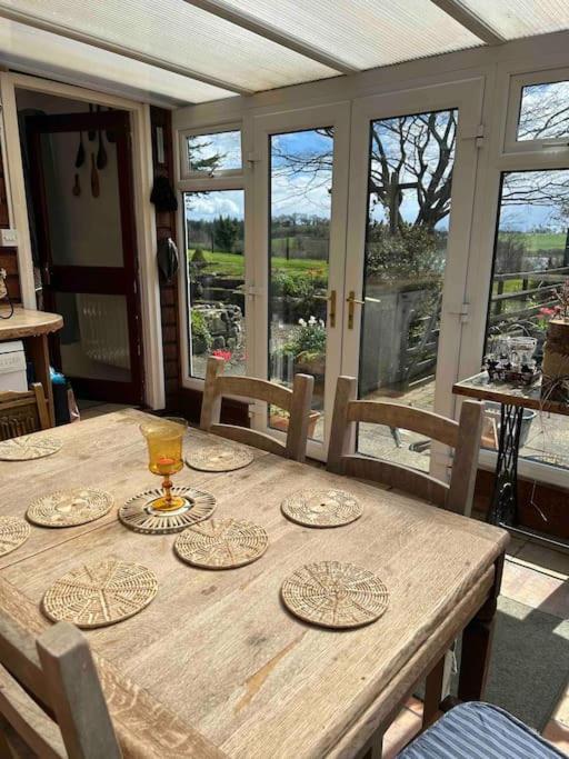 Wooden Cottage With Lake View Enniskillen Exterior photo